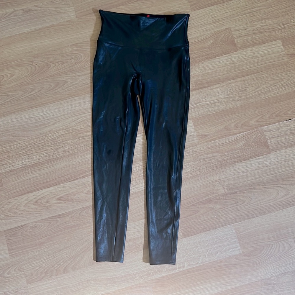 SPANX FAUX LEATHER LEGGINGS SIZE LARGE